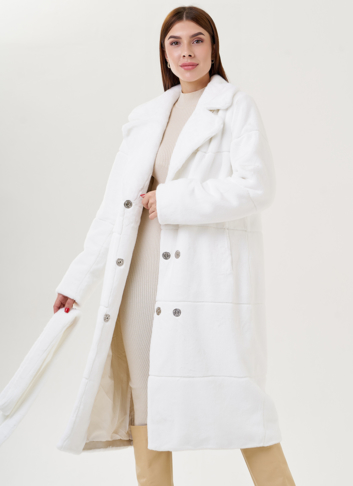 Белое пальто из эко меха