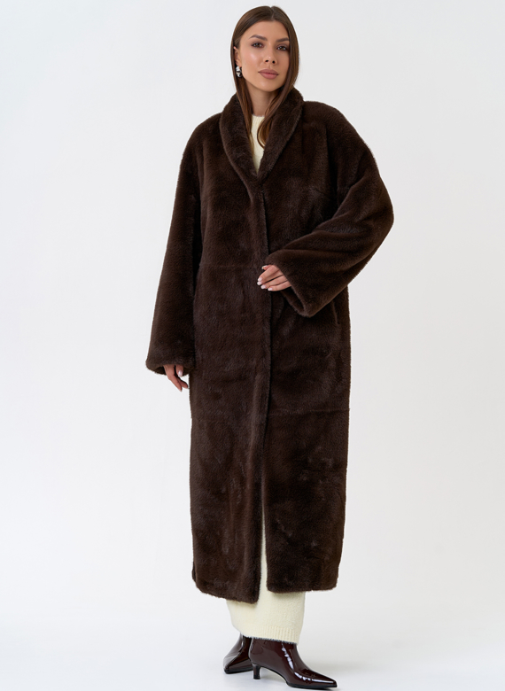 Длинное пальто из эко меха с декоративным поясом