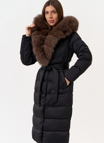 Женский пуховик с капюшоном из меха песца