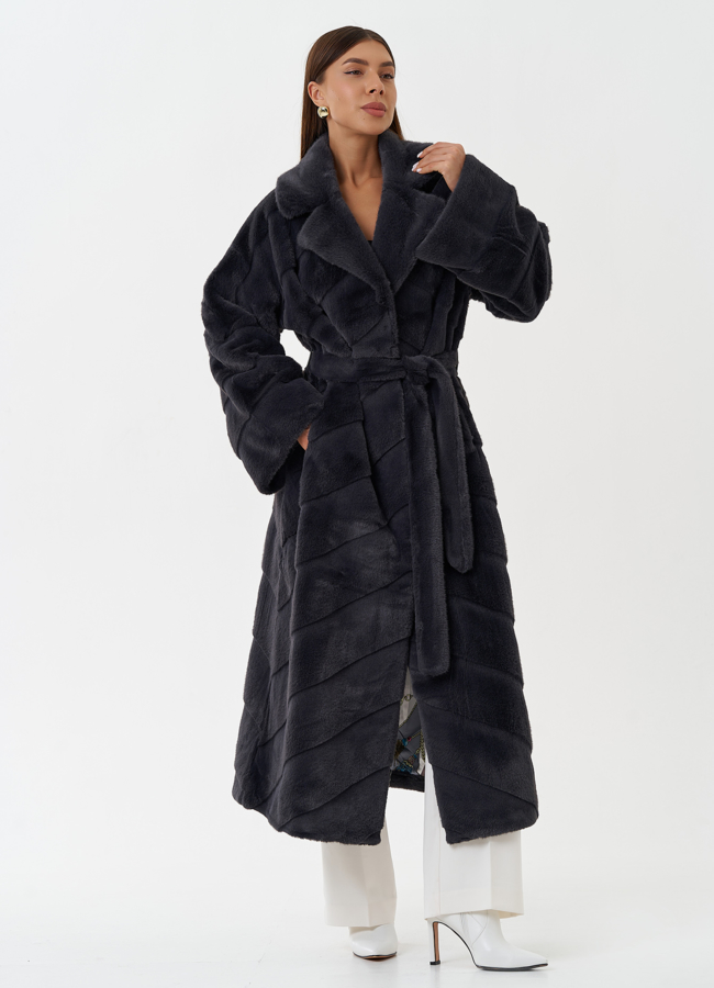 Длинное пальто из эко меха серого цвета модель № 28454 в кредит