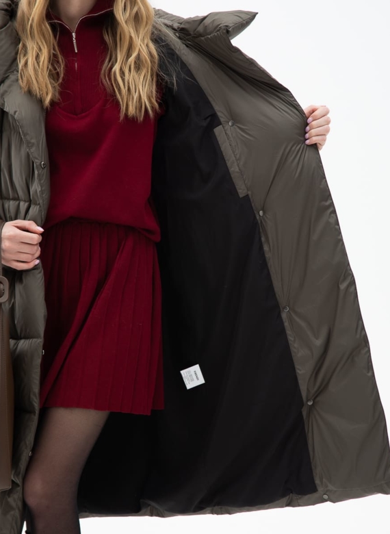 Женский пуховик с капюшоном