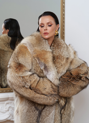 Удлиненная шуба из меха койота