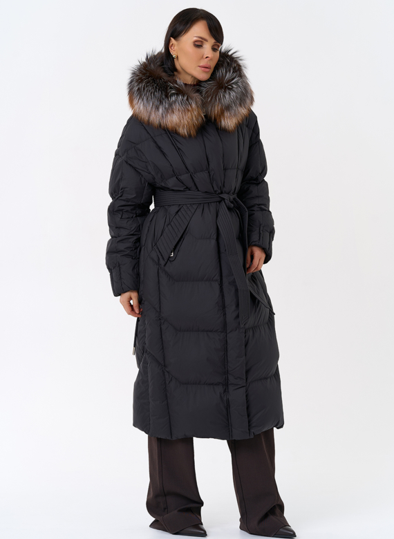 Женский пуховик с отделкой из меха блюфрост