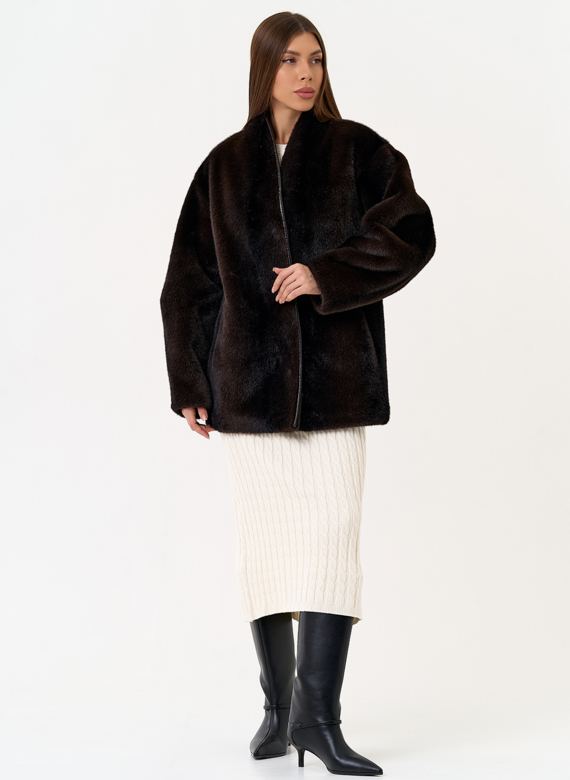 Женская шуба из эко меха коричневого цвета