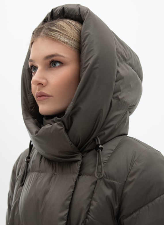Женский пуховик с капюшоном