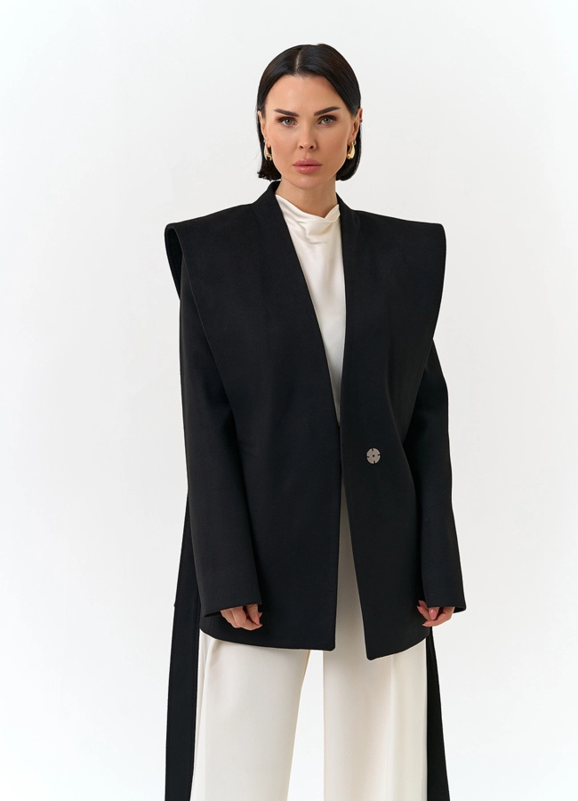 Женское укороченное пальто с акцентными плечами модель № 32855 универмаг малина