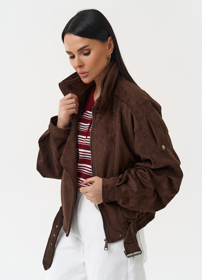 Женская куртка бомбер из эко замши коричневого цвета модель № 30446 в рассрочку