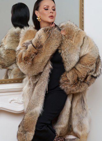 Удлиненная шуба из меха койота