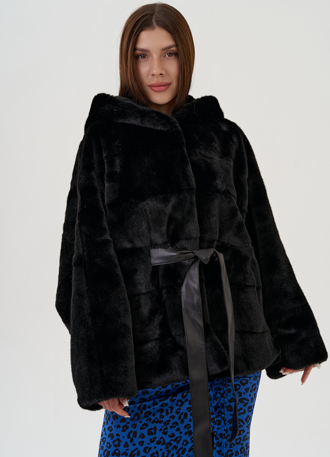 Шуба из эко меха с капюшоном и поясом в черном цвете модель № 25083 меха малина
