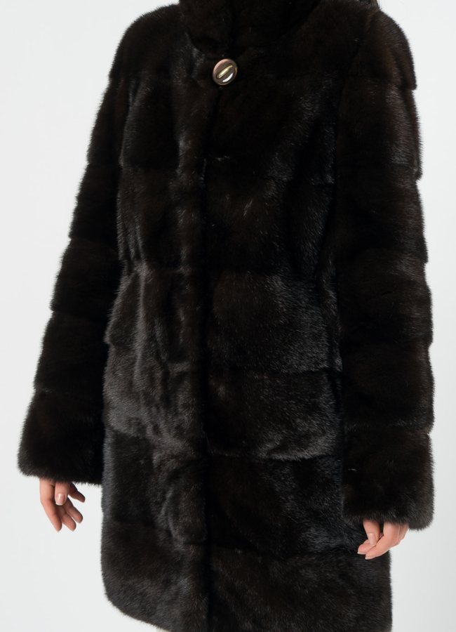 Поперечная шуба из норки модель № 25892 в рассрочку