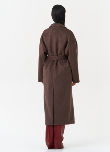 Женское пальто с английским воротником