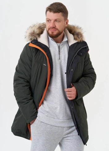 Пуховик с отделкой из меха енота фото