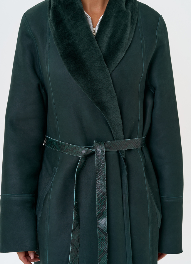 Женская двусторонняя дубленка из меха овчины Cortos с поясом из кожи питона модель № 31400 универмаг малина