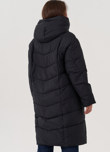 Женский пуховик с капюшоном черного цвета 